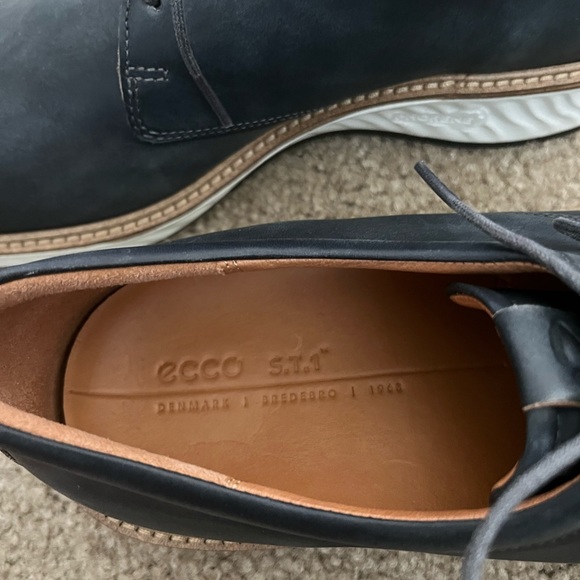 Mens Ecco size 11 - Picture 3 of 5